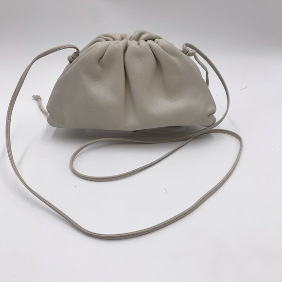 Bottega Veneta Handbags - Authe Bottega Veneta White Leather Mini Clutch Preloved Pouch